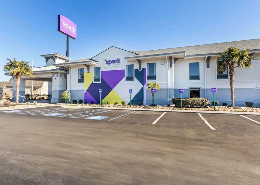 Georgia Calhoun Exterior Detail