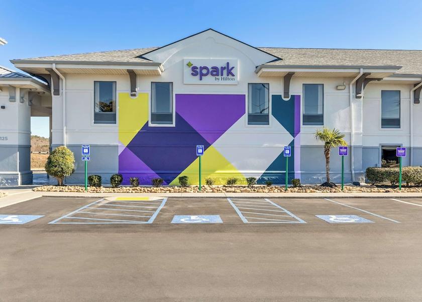 Georgia Calhoun Exterior Detail