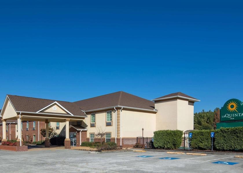 Georgia Calhoun Exterior Detail