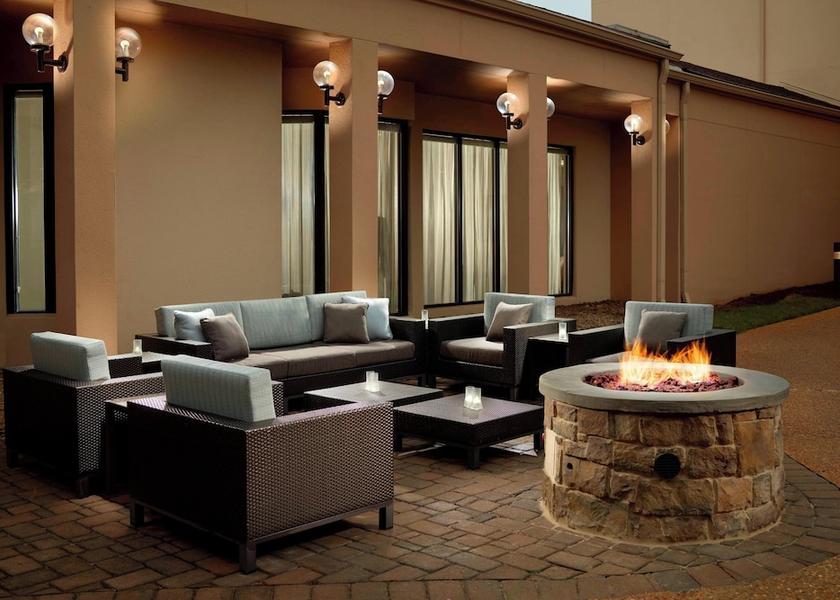 Georgia College Park Terrace/patio