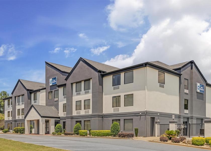 Georgia Commerce Exterior Detail