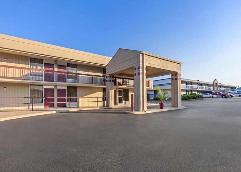 Georgia Commerce Exterior Detail