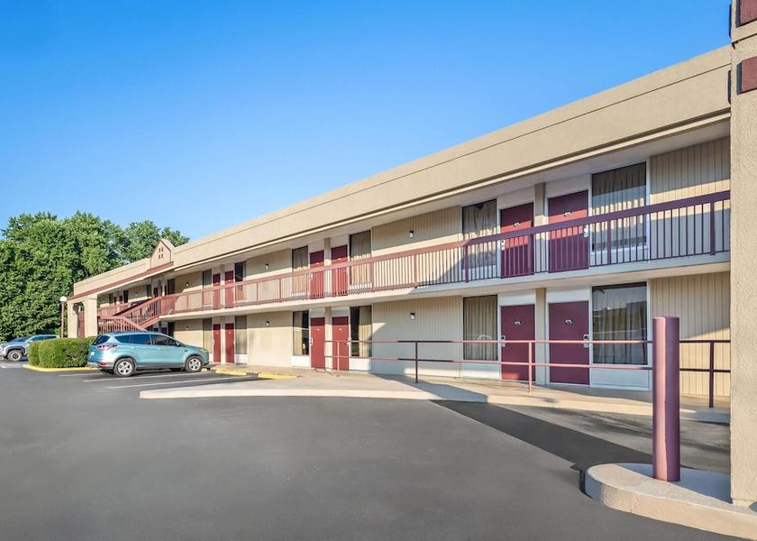 Georgia Commerce Exterior Detail