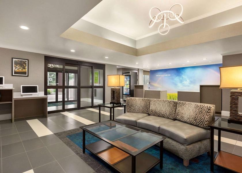 Georgia Dublin Lobby