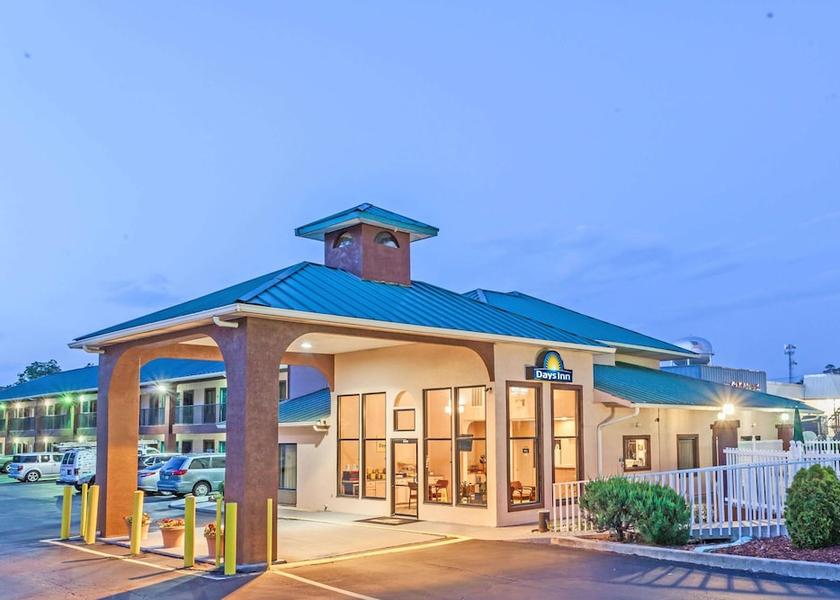 Georgia Jackson Exterior Detail