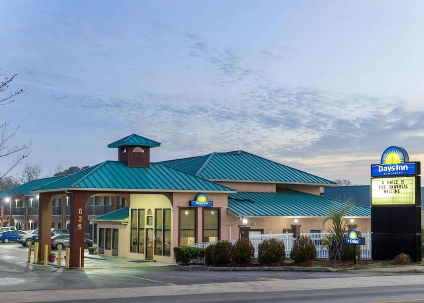 Georgia Jackson Exterior Detail