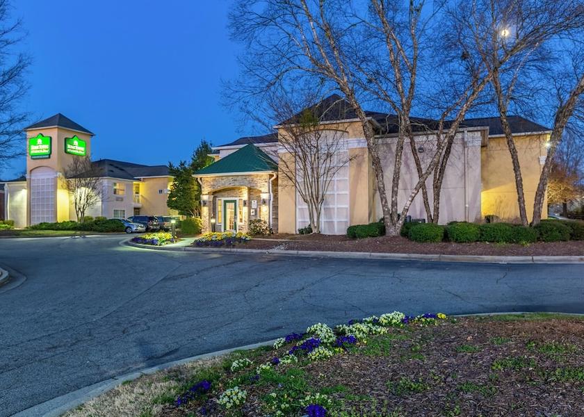 Georgia Peachtree Corners Front of property - evening/night