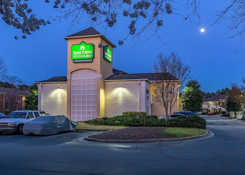 Georgia Peachtree Corners Front of property - evening/night