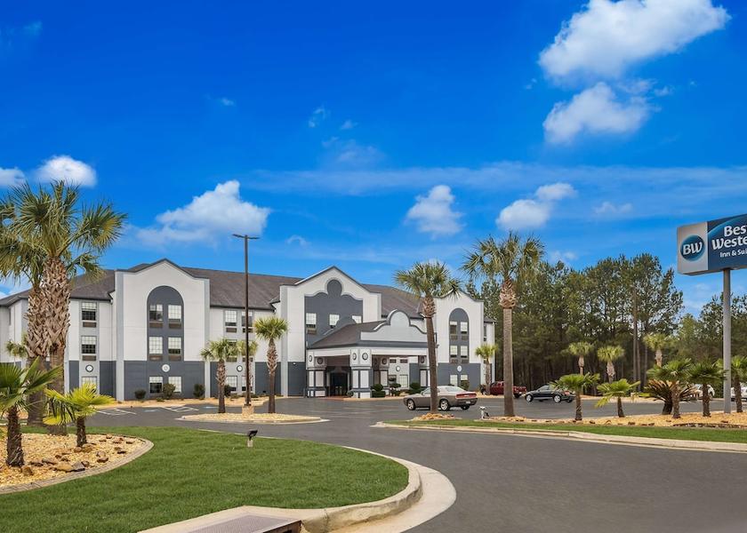 Georgia Perry Exterior Detail