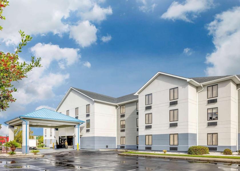 Georgia Pooler Exterior