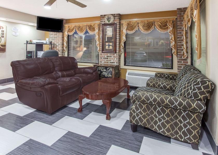 Georgia Smyrna Lobby