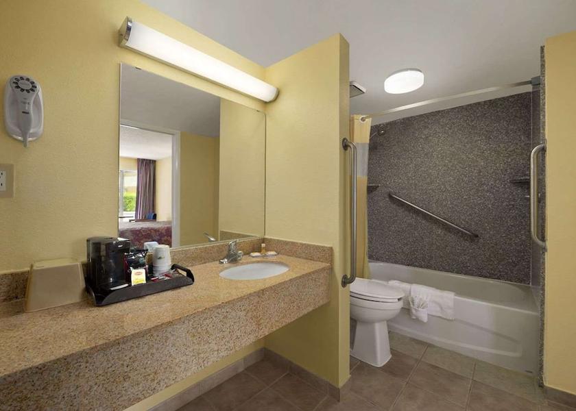 Georgia Thomasville Bathroom