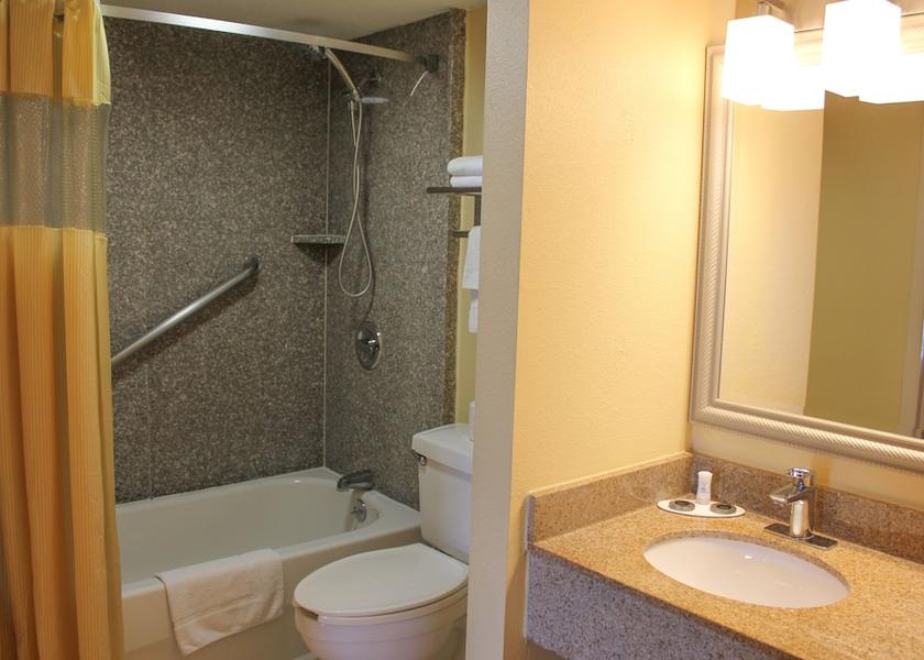 Georgia Thomasville Bathroom
