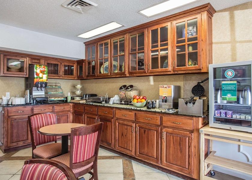 Georgia Waynesboro Breakfast Area