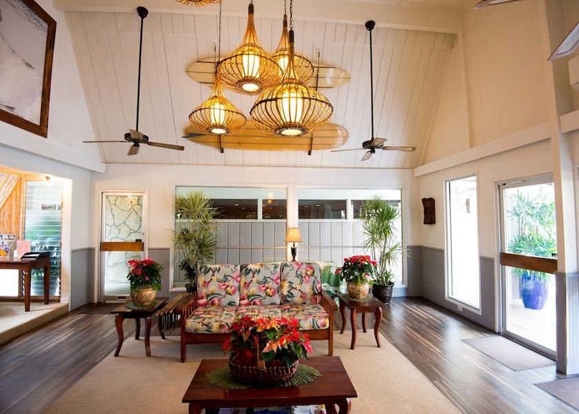 Lobby lounge