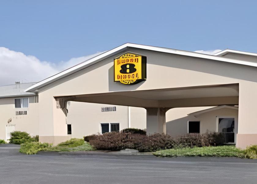 Iowa Bettendorf Hotel Exterior