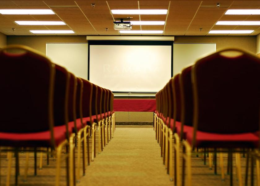 Iowa Bettendorf Meeting Room