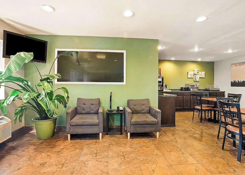 Iowa Bettendorf Lobby