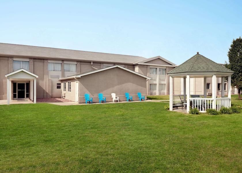 Iowa Des Moines Courtyard