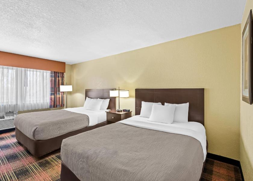 Iowa Des Moines 2 Queen Beds, Nonsmoking