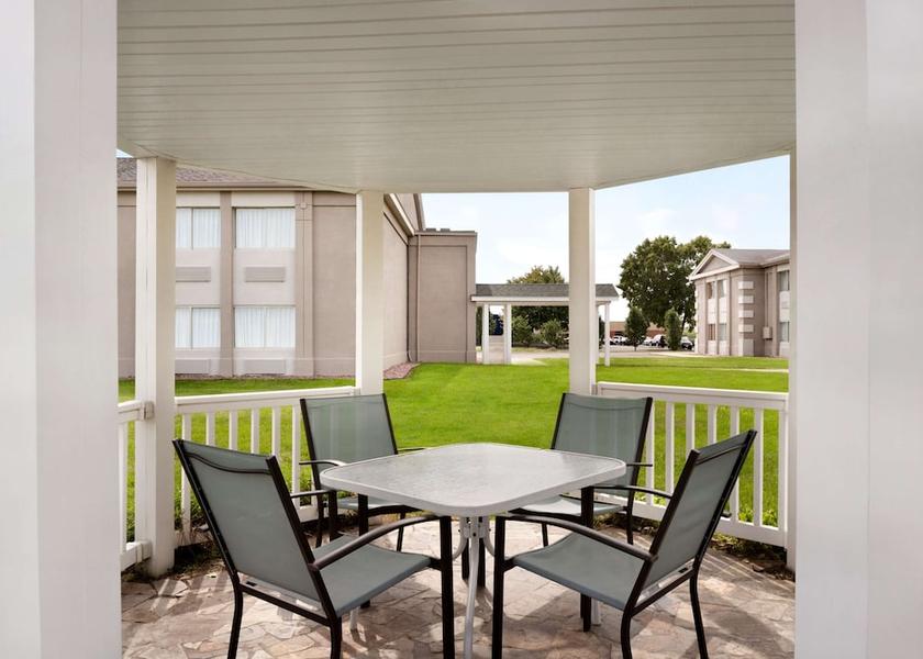 Iowa Des Moines Courtyard