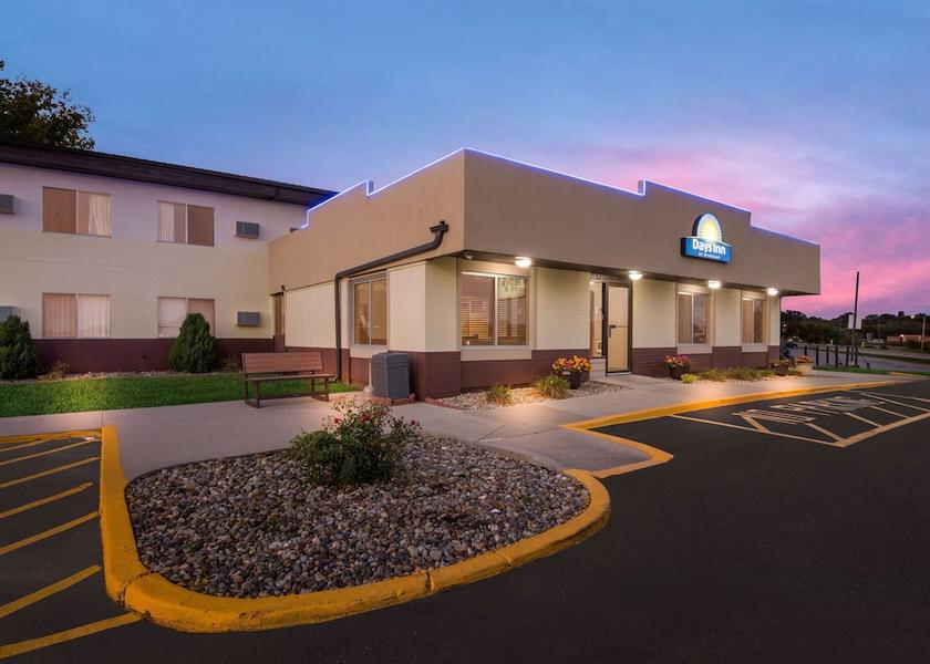 Iowa Newton Exterior Detail