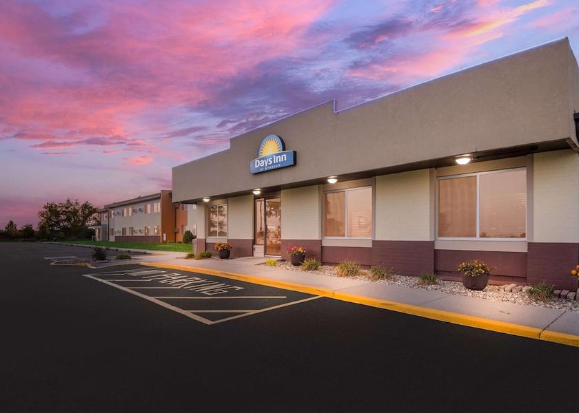 Iowa Newton Exterior Detail