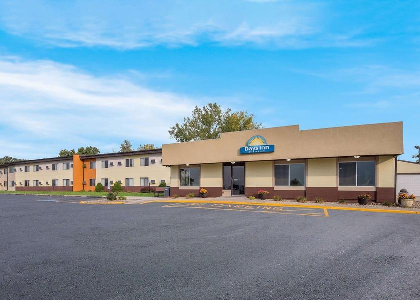 Iowa Newton Exterior Detail