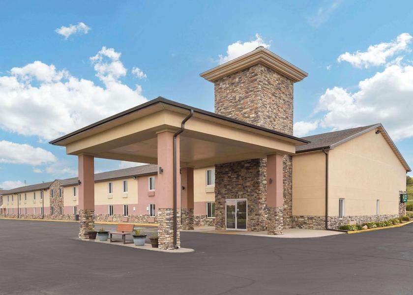 Iowa Newton Exterior Detail