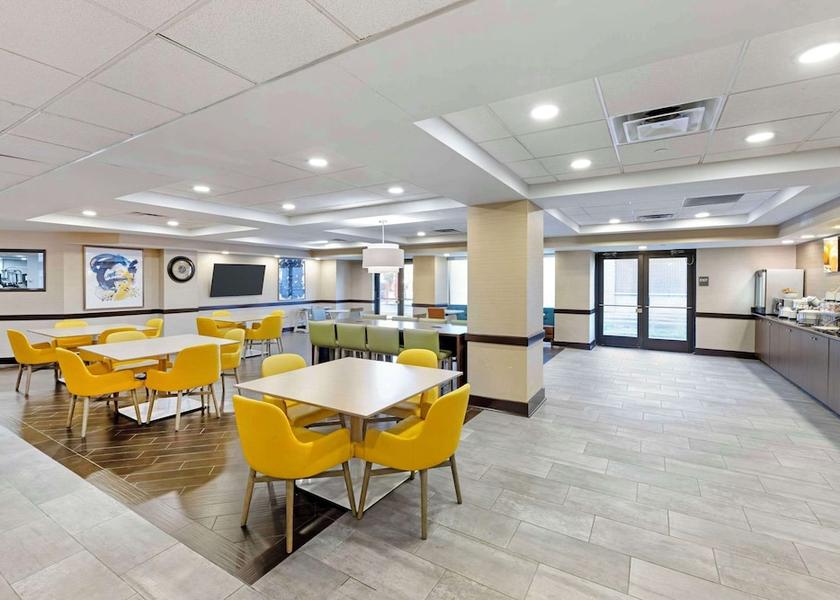 Illinois Arlington Heights Breakfast area