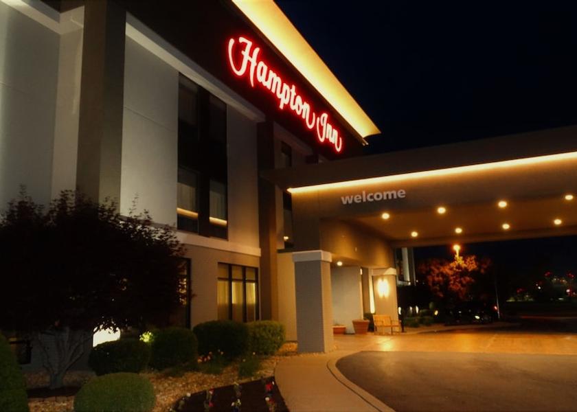 Illinois Carbondale Front of property - evening/night