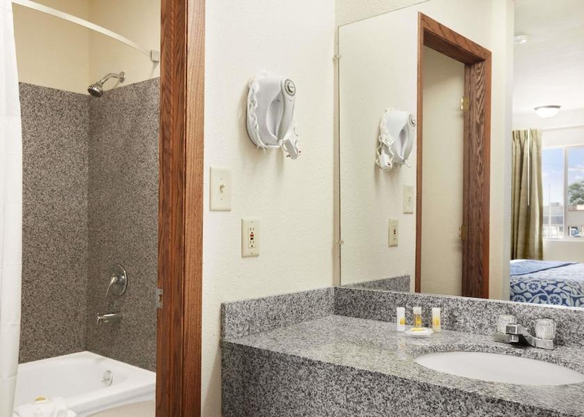 Illinois Champaign Bathroom