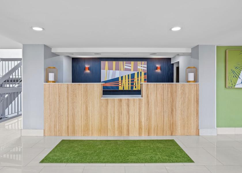 Illinois Des Plaines Lobby