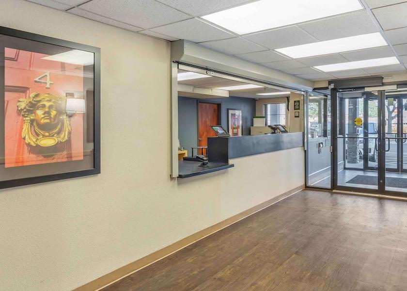 Illinois Downers Grove Lobby