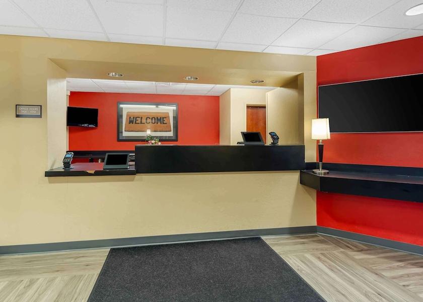 Illinois Elmhurst Lobby