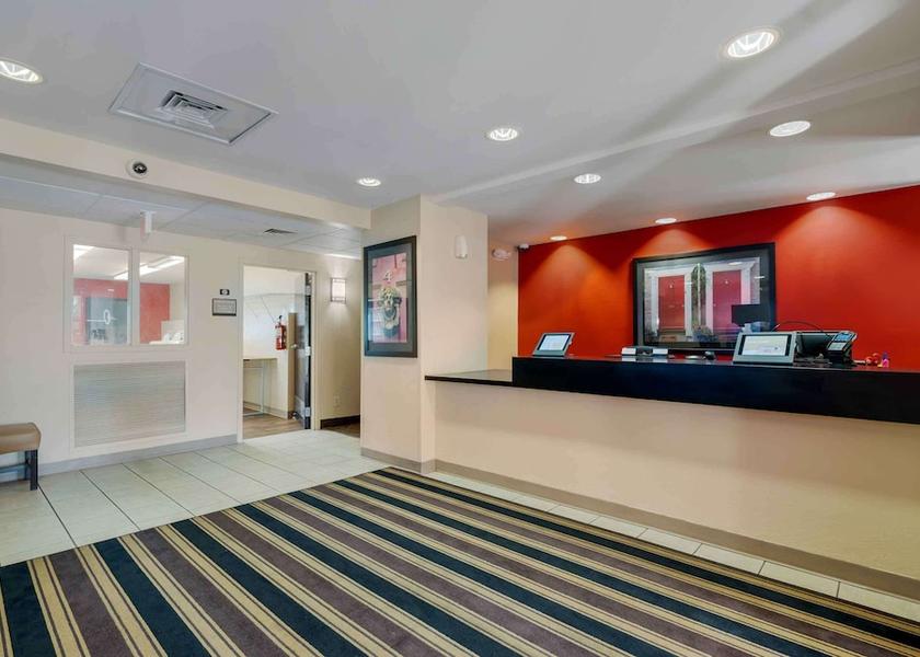 Illinois Gurnee Lobby