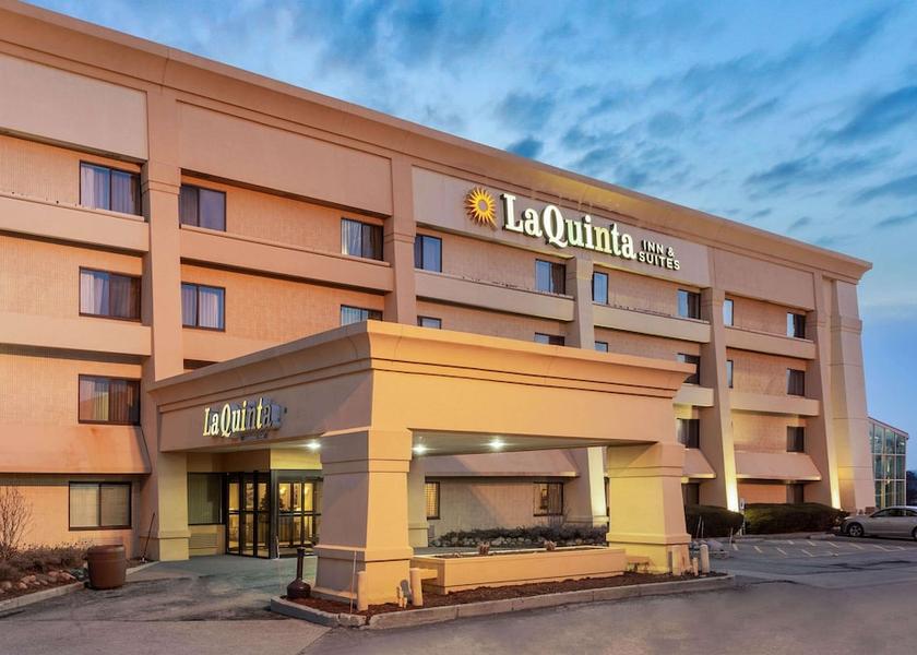 Illinois Gurnee Exterior Detail