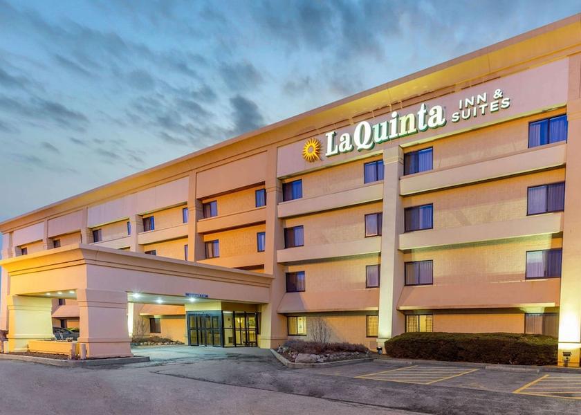 Illinois Gurnee Exterior Detail
