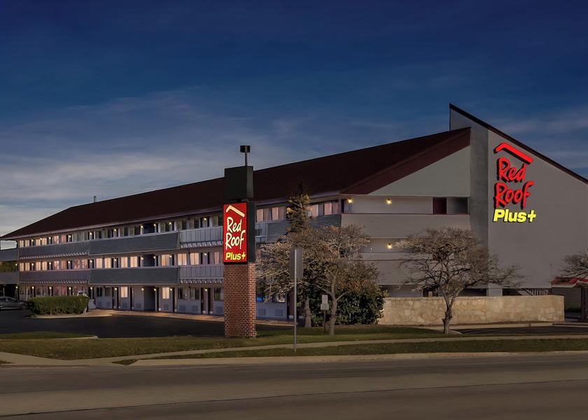 Illinois Hoffman Estates Front of property - evening/night