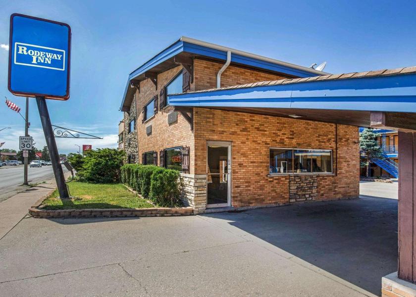 Illinois Lyons exterior view