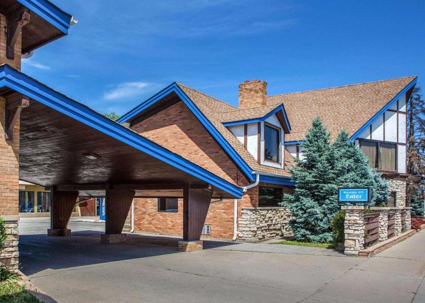 Illinois Lyons exterior view