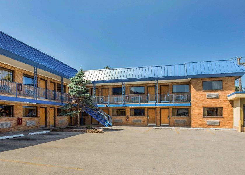 Illinois Lyons exterior view