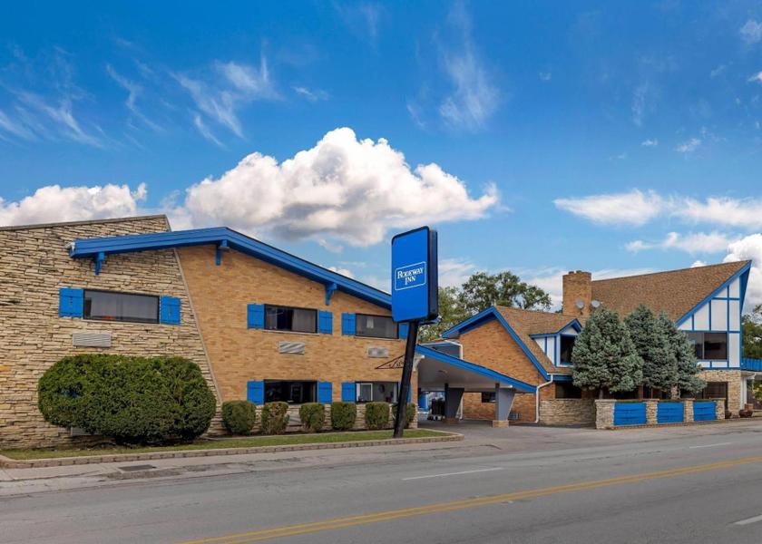 Illinois Lyons exterior view