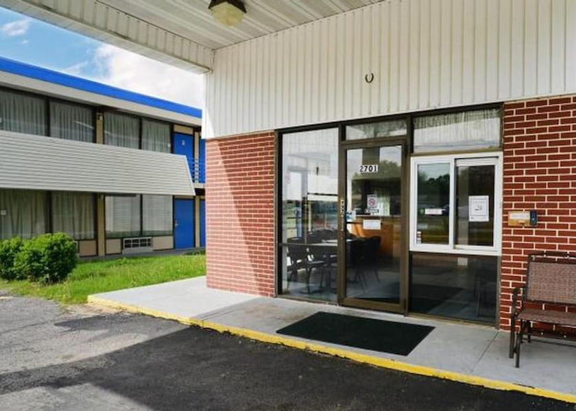 Illinois Maryville Interior entrance