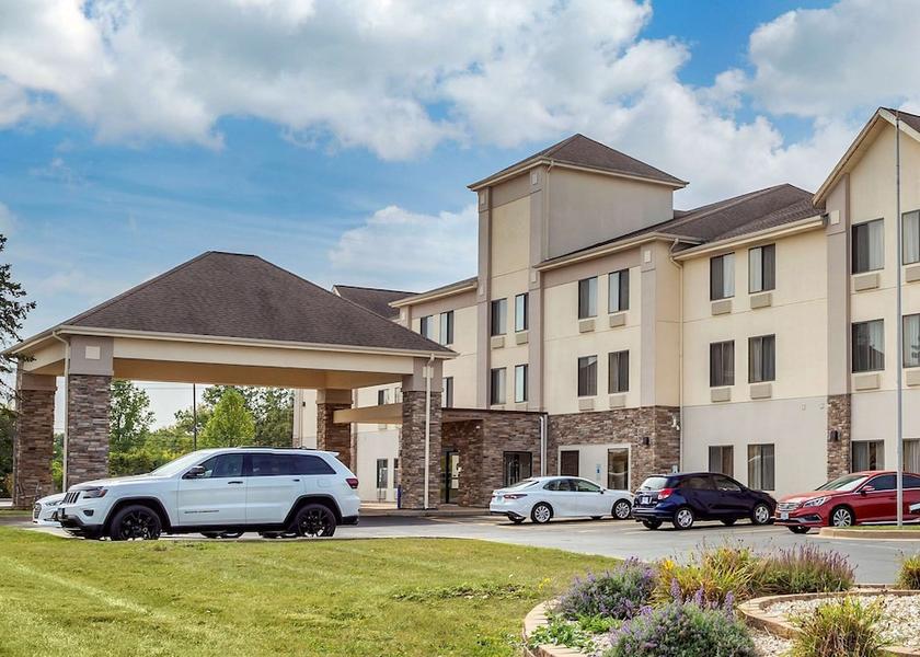 Illinois North Aurora Exterior Detail