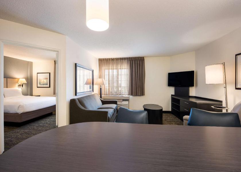 Illinois Schiller Park guestroom
