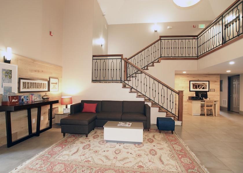 Indiana Greenfield Lobby