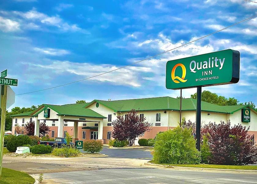 Kansas Junction City Exterior Detail