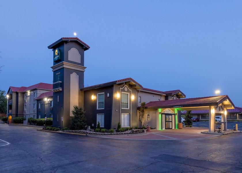 Kansas Lenexa Exterior Detail