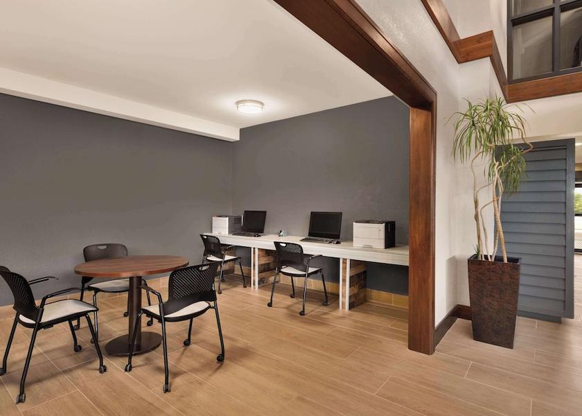 Kansas Lenexa Business center